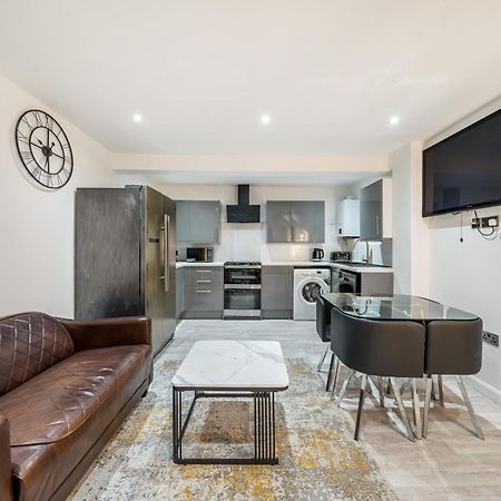 Two Bed Home In The Heart Of ايجهام المظهر الخارجي الصورة