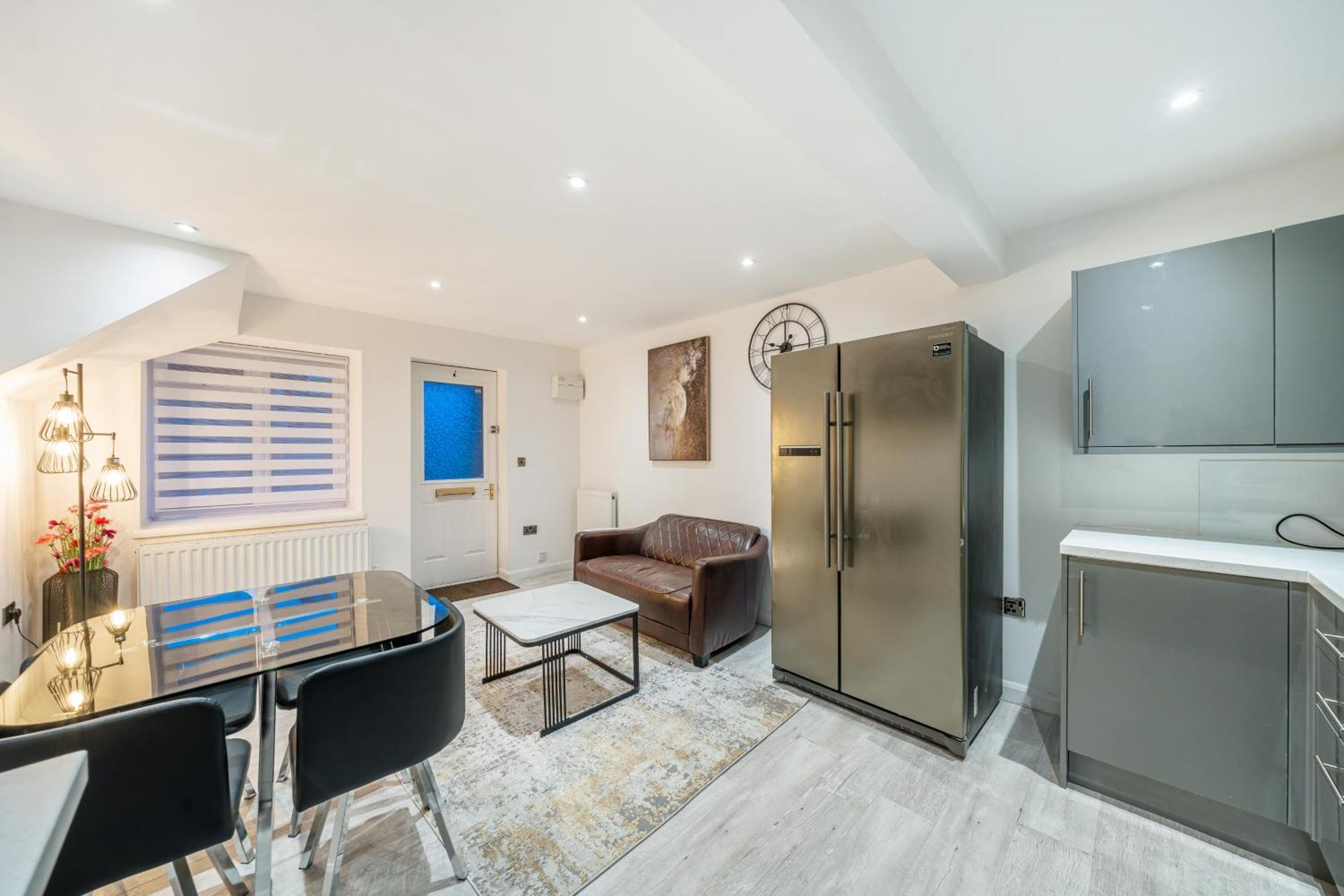 Two Bed Home In The Heart Of ايجهام المظهر الخارجي الصورة