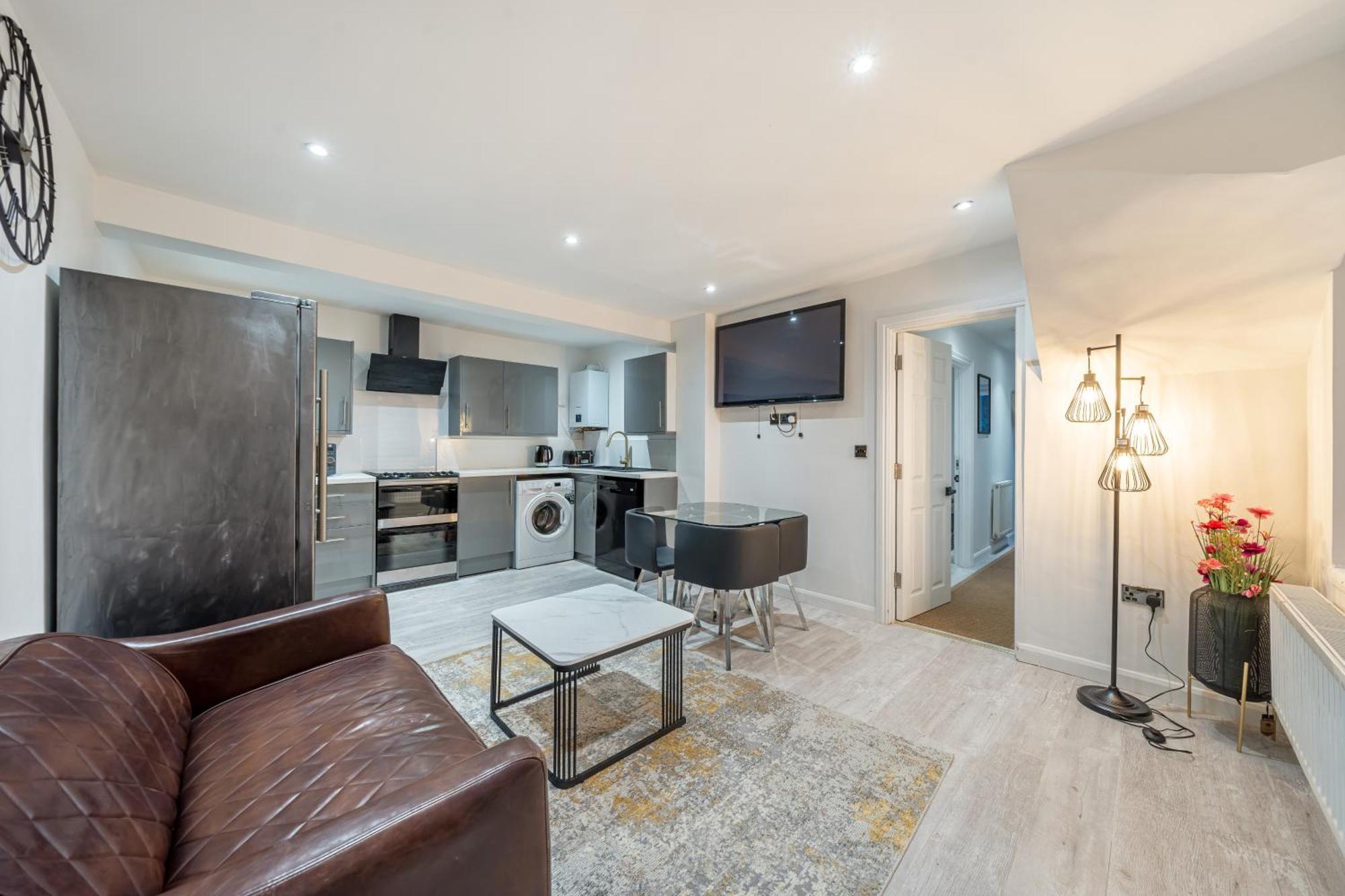 Two Bed Home In The Heart Of ايجهام المظهر الخارجي الصورة