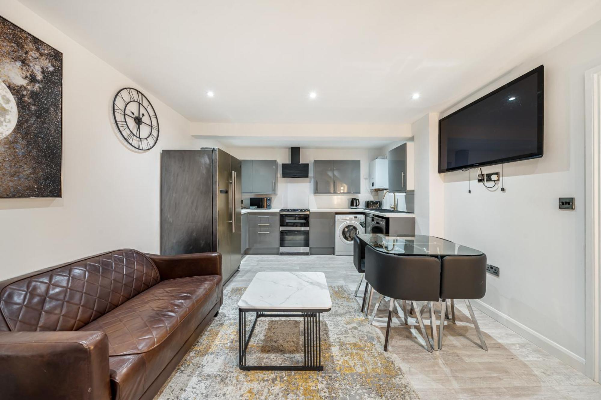 Two Bed Home In The Heart Of ايجهام المظهر الخارجي الصورة